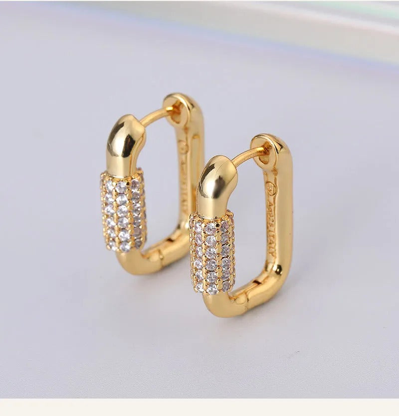 Stacey – Boucles d’Oreilles Carrées Pavées de Zirconium