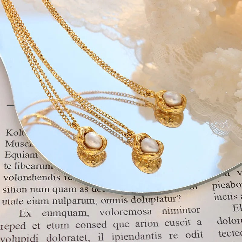 Lorena – Collier Pendentif Perle Baroque Minimaliste