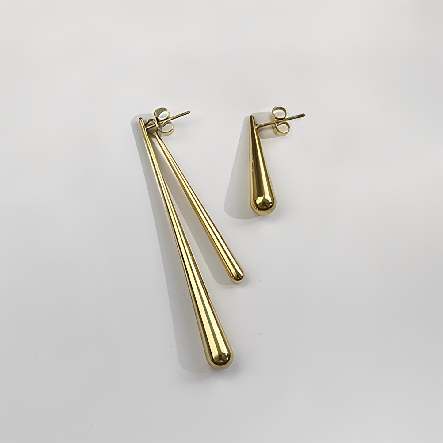 Hapi – Boucles d’Oreilles Goutte d’Eau Dorées Asymétriques