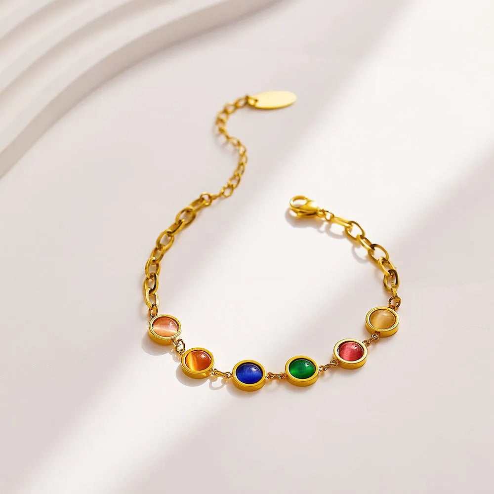 Maisie – Bracelet Doré avec Pierre Colorée