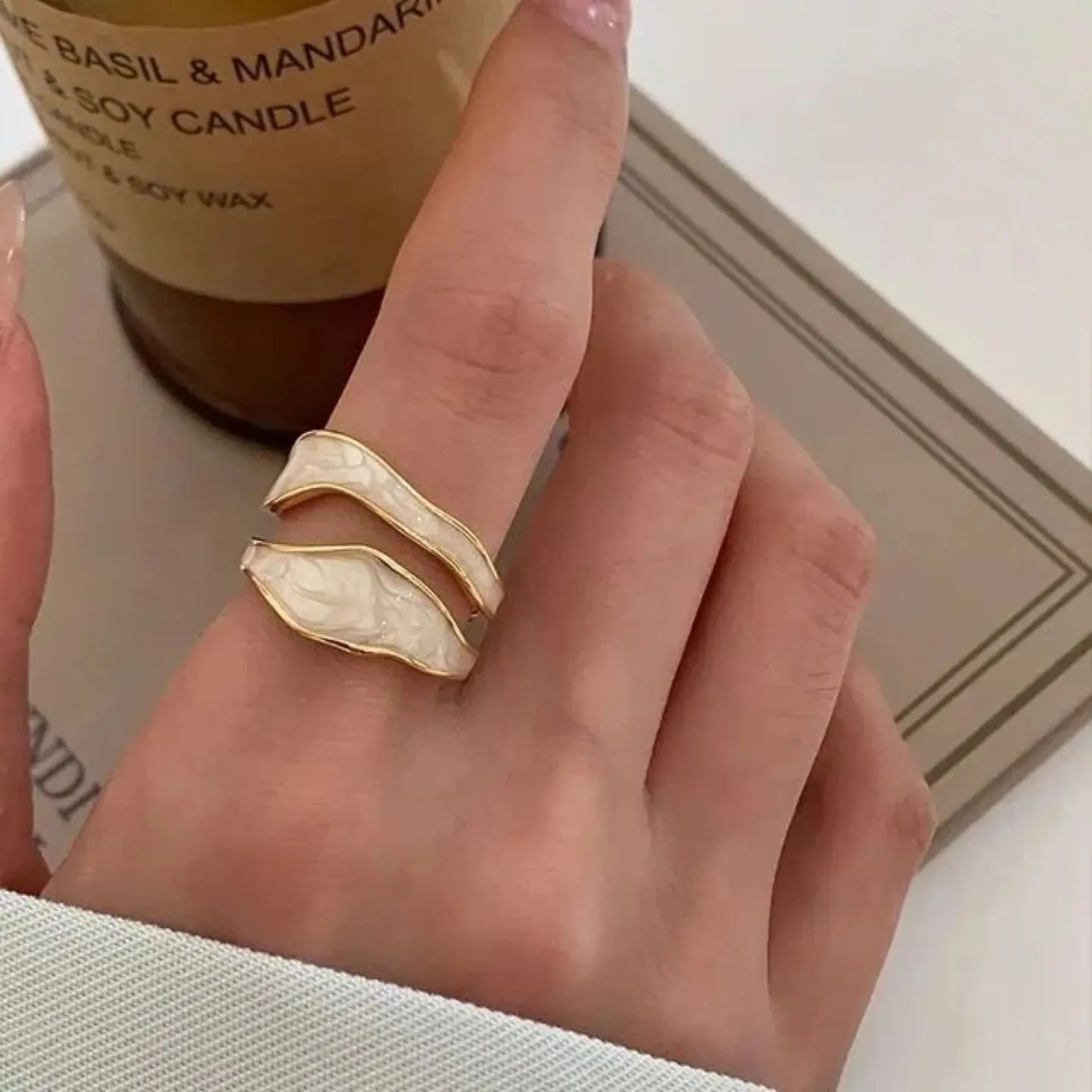 Elina – Bague Vintage en Or Blanc Élégant
