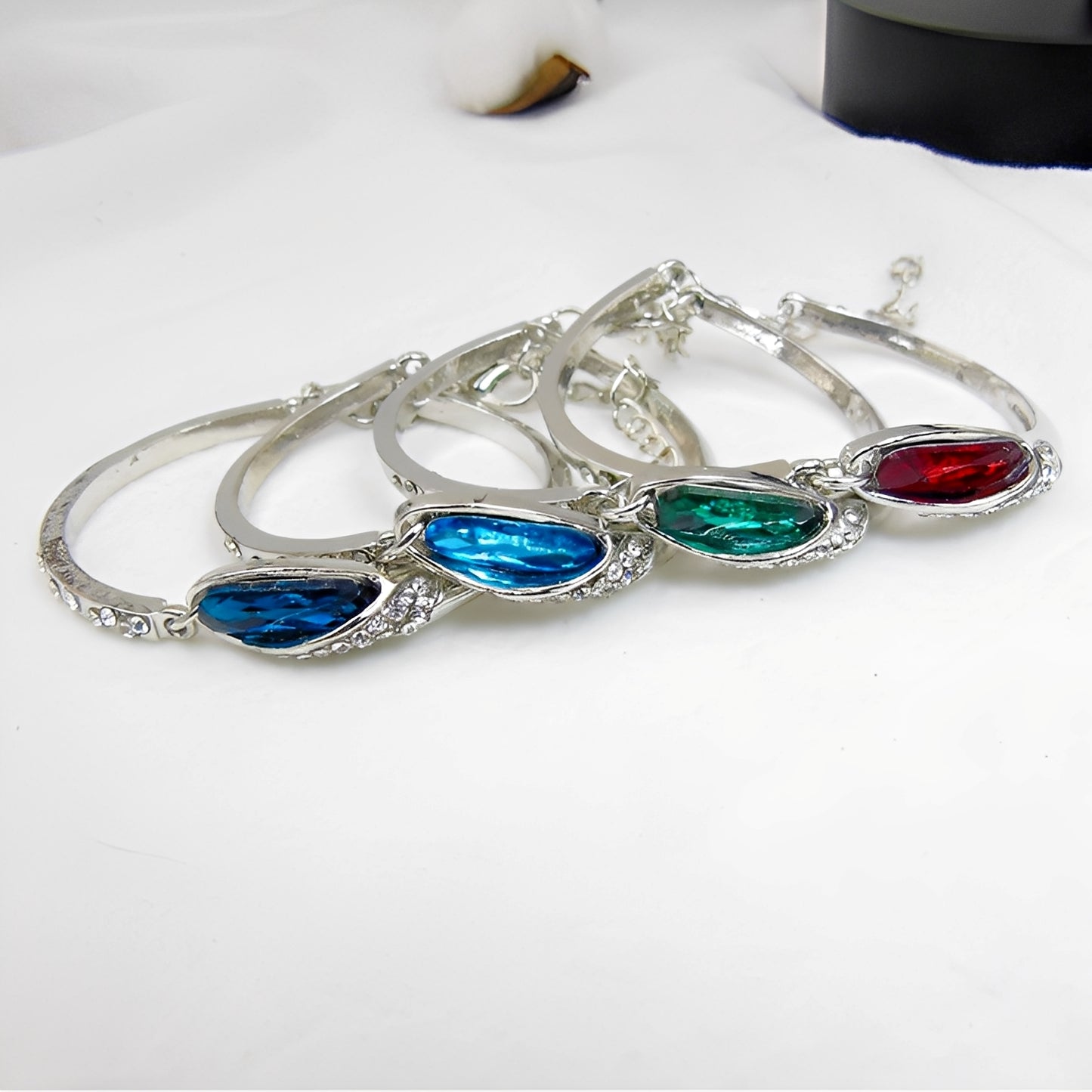 Miku – Bracelet Chic Orné de Saphirs