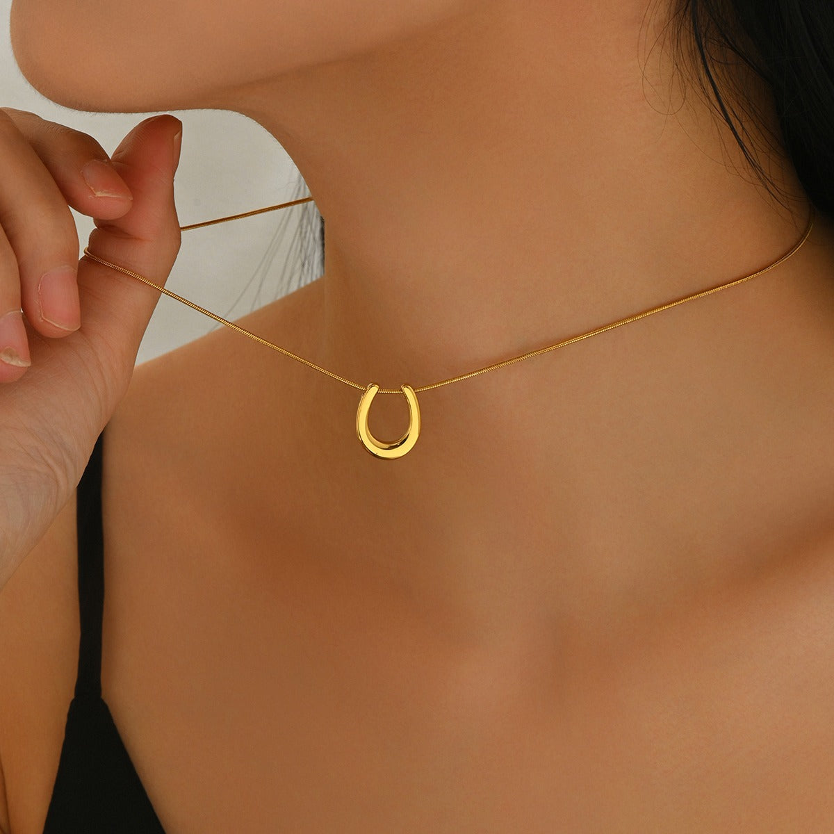 Caitlin – Collier Fer à Cheval Porte-Bonheur Doré