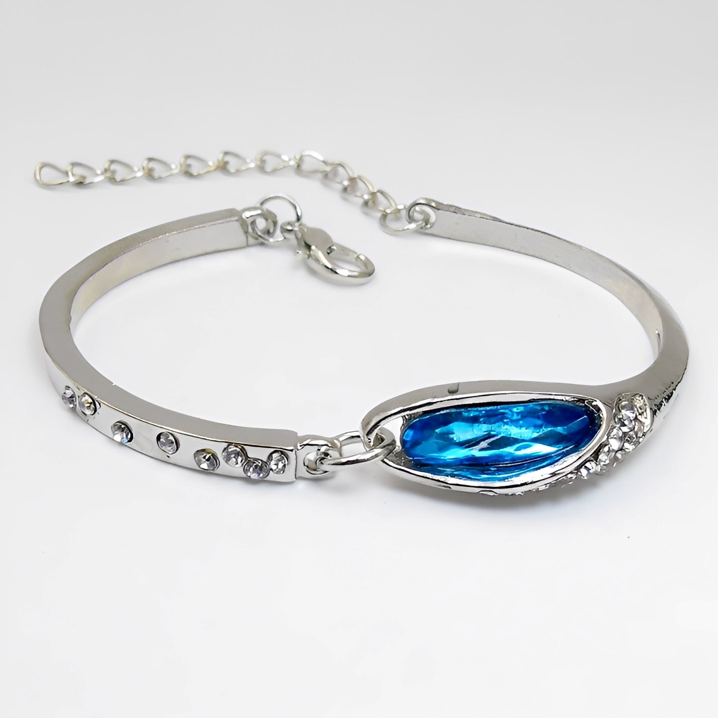 Miku – Bracelet Chic Orné de Saphirs