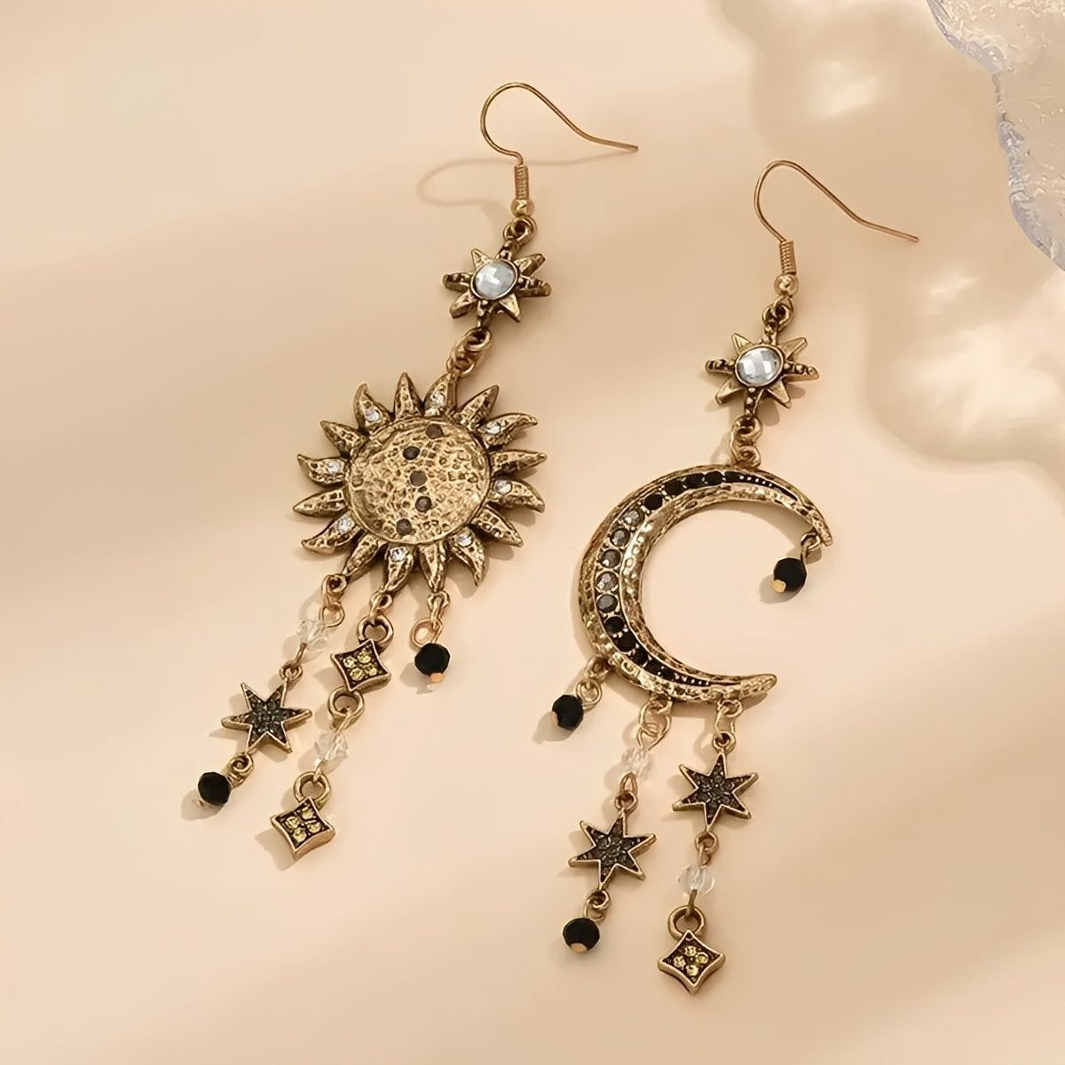 Arielle – Boucles Vintage Soleil et Lune Pendantes