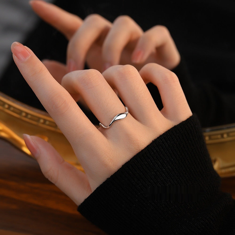 Whitney – Bague Minimaliste Ondulée