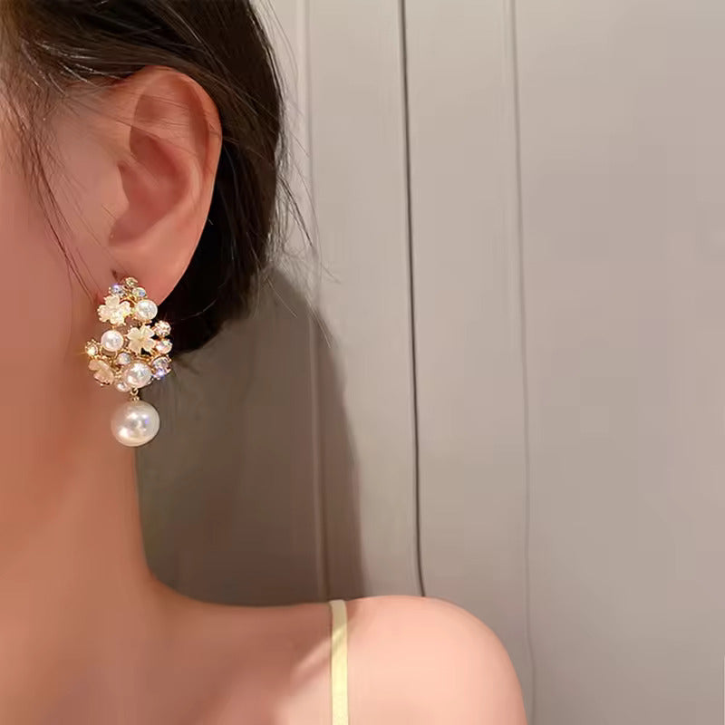 Kaori – Boucles d’Oreilles Fleur Élégante et Perle