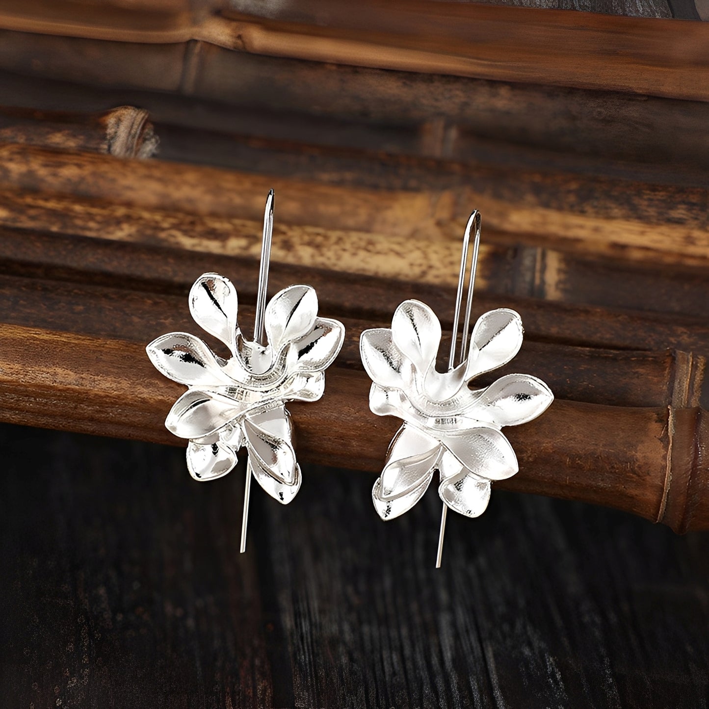 Chary – Boucles d’Oreilles Florales Vintage en Argent