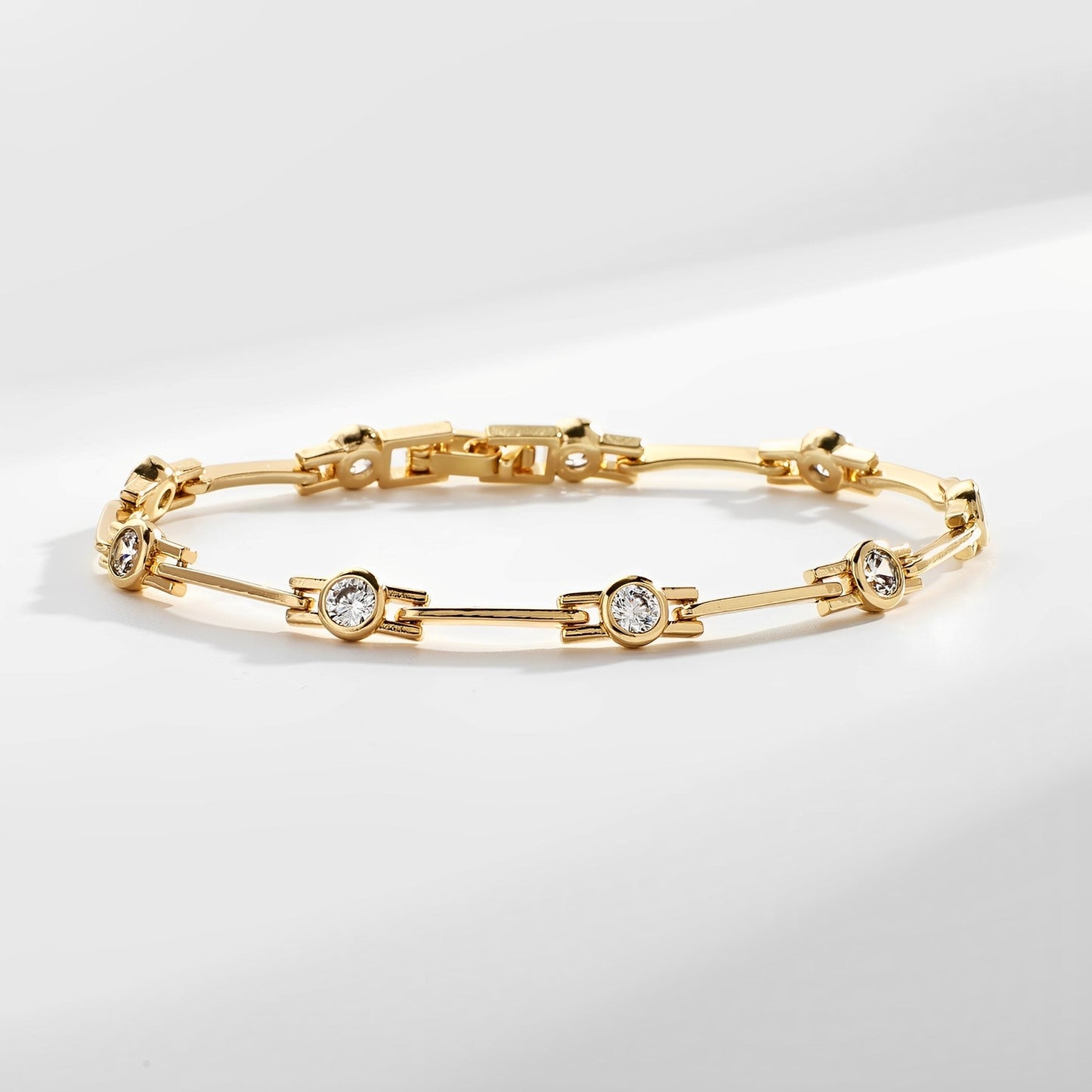 Lucía – Bracelet Élégant en Or avec Cubic Zirconia