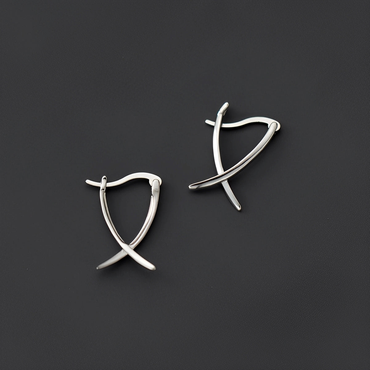 Vanny – Boucles d’Oreilles Croix en Or Élégant