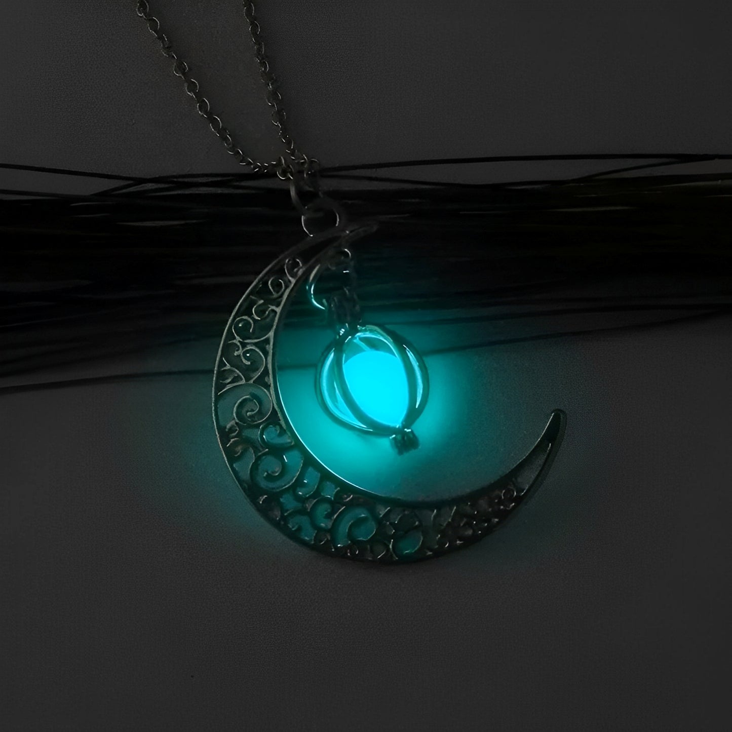 Bianca – Collier Lune Lumineuse qui Brille dans le Noir