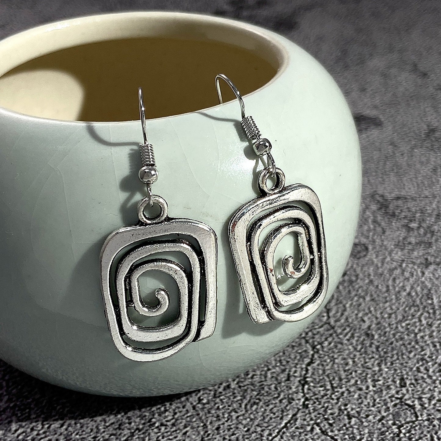 Eva – Boucles Spirales Rétro en Argent