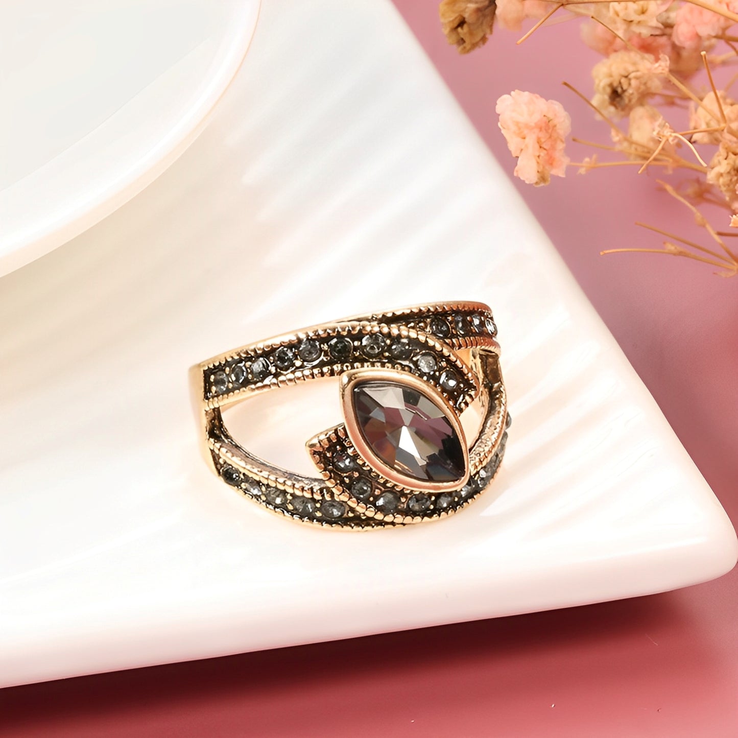 Sheena – Bague Élégante avec Cristal Noir