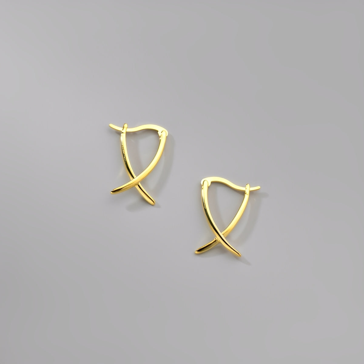 Vanny – Boucles d’Oreilles Croix en Or Élégant