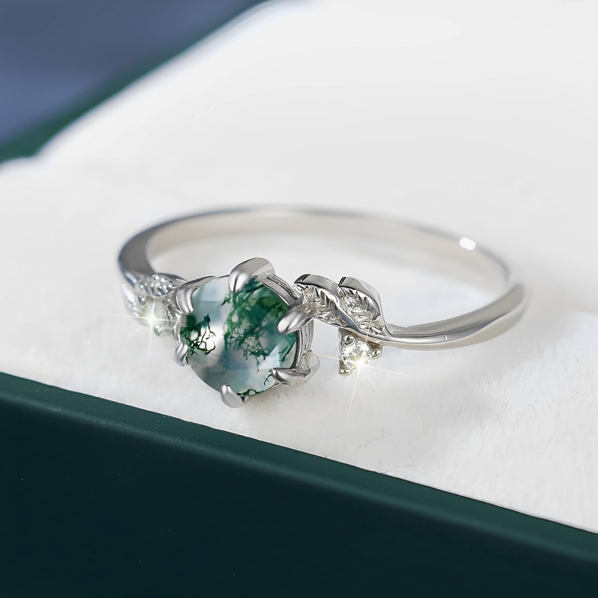 Dannah – Bague Vintage avec Pierre Verte Argentée