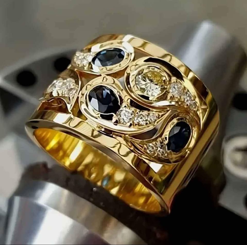 Elina – Bague Vintage Dorée Incrustée de Zircon