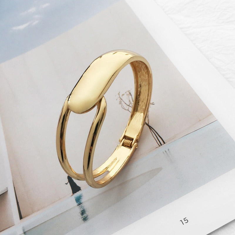 Alyssa – Bracelet Manchette Doré Élégant