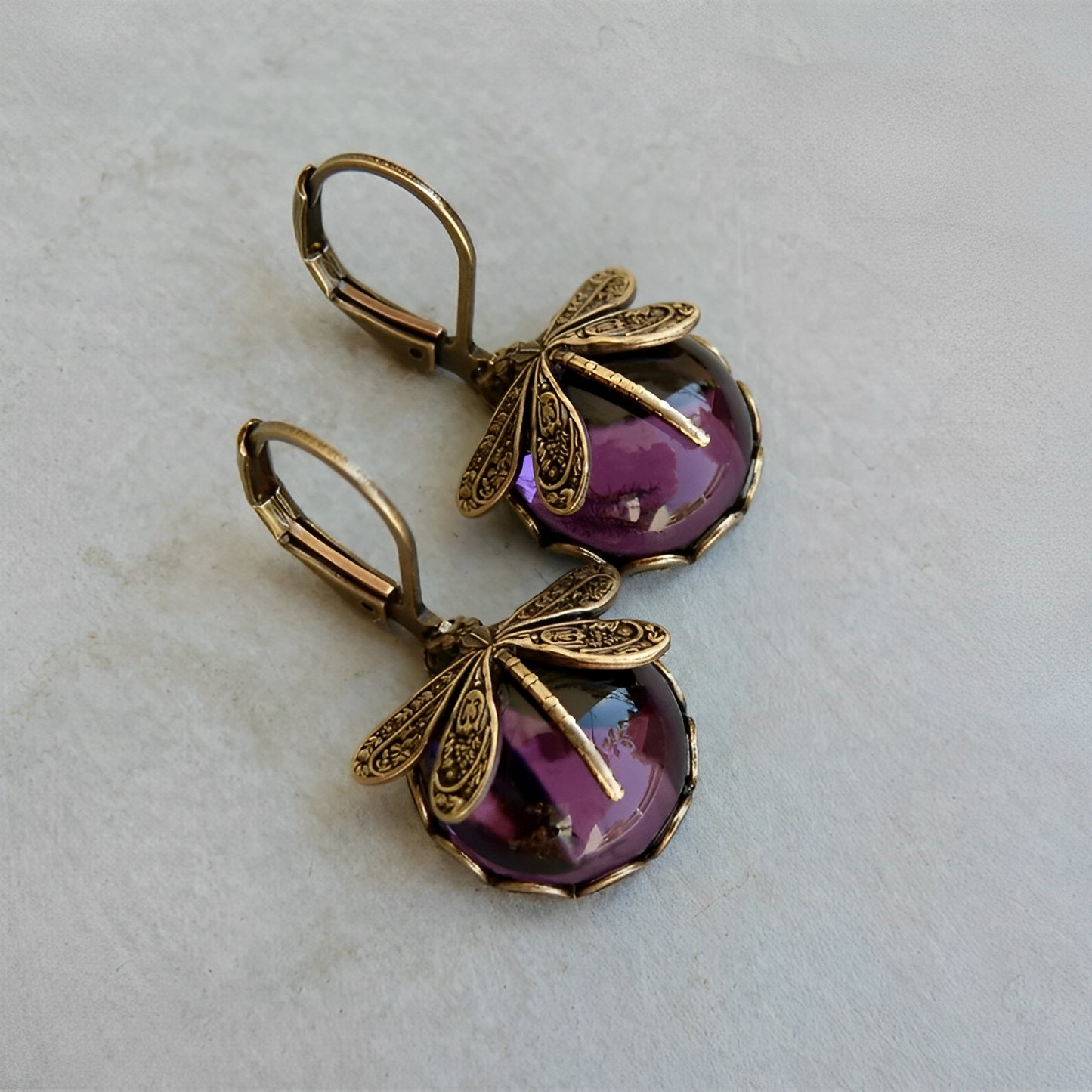 Elowen – Boucles d’Oreilles Libellule Dorées Style Antique