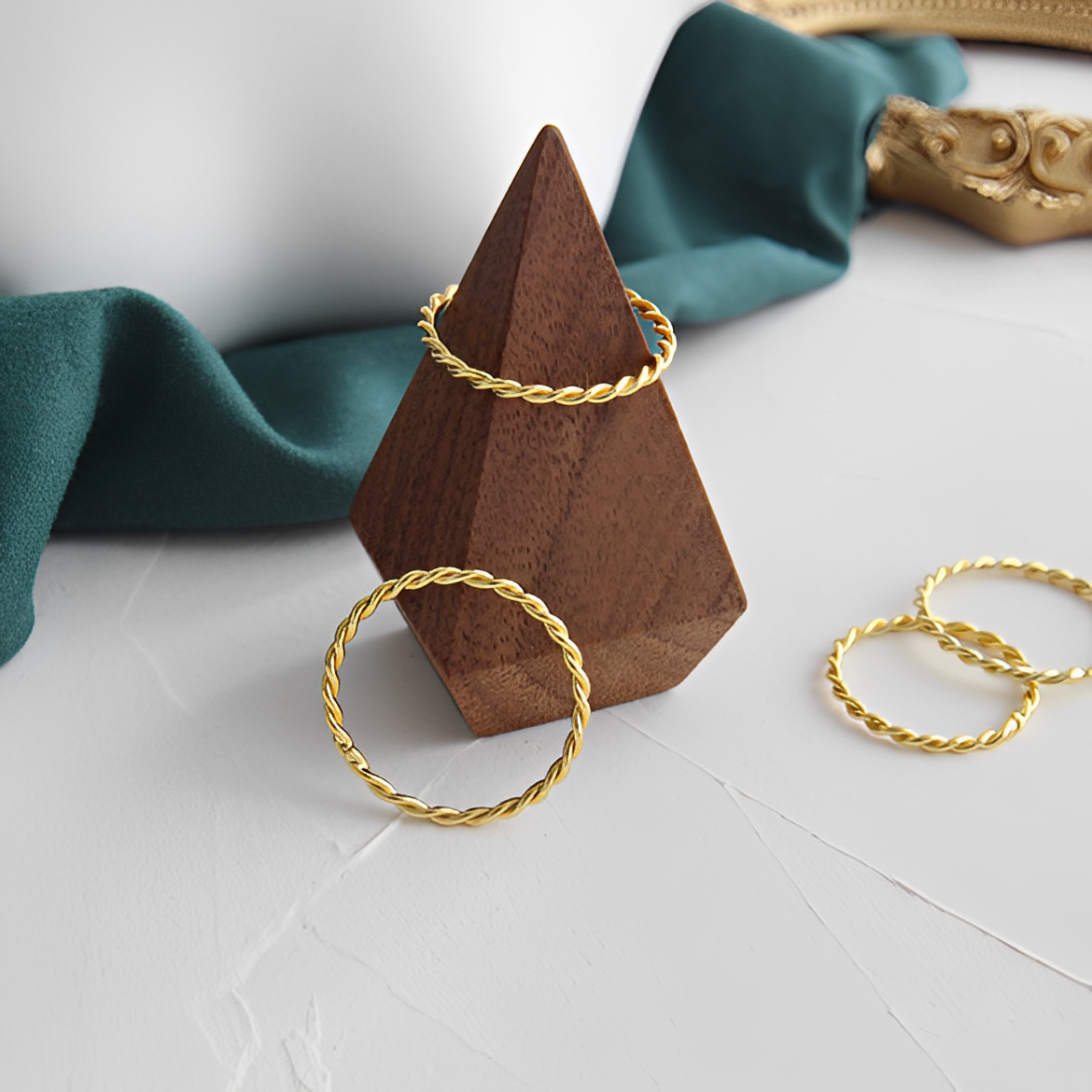 Liora – Set de Bagues Multi-Stack en Or