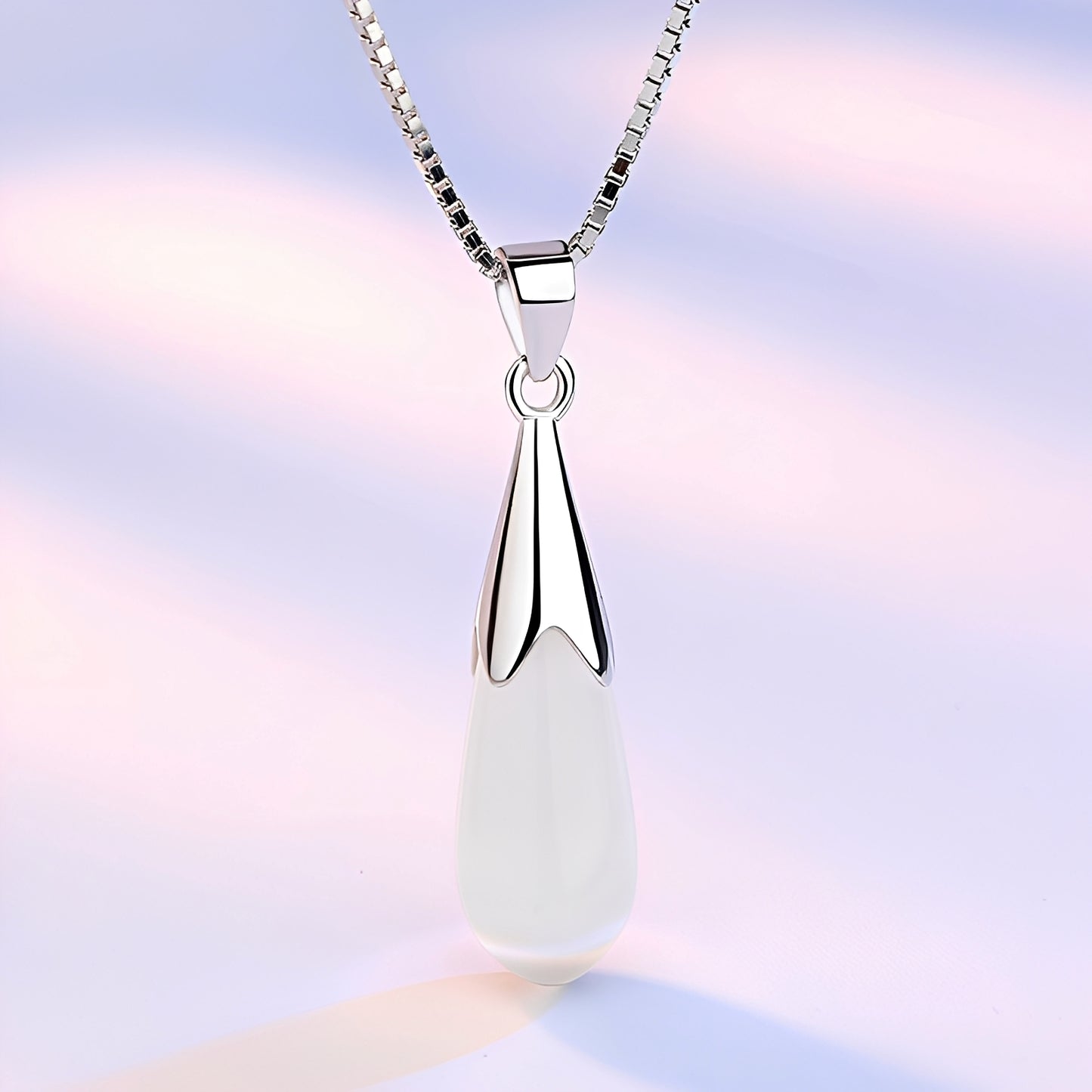 Adele – Pendentif Élégant Pierre de Lune