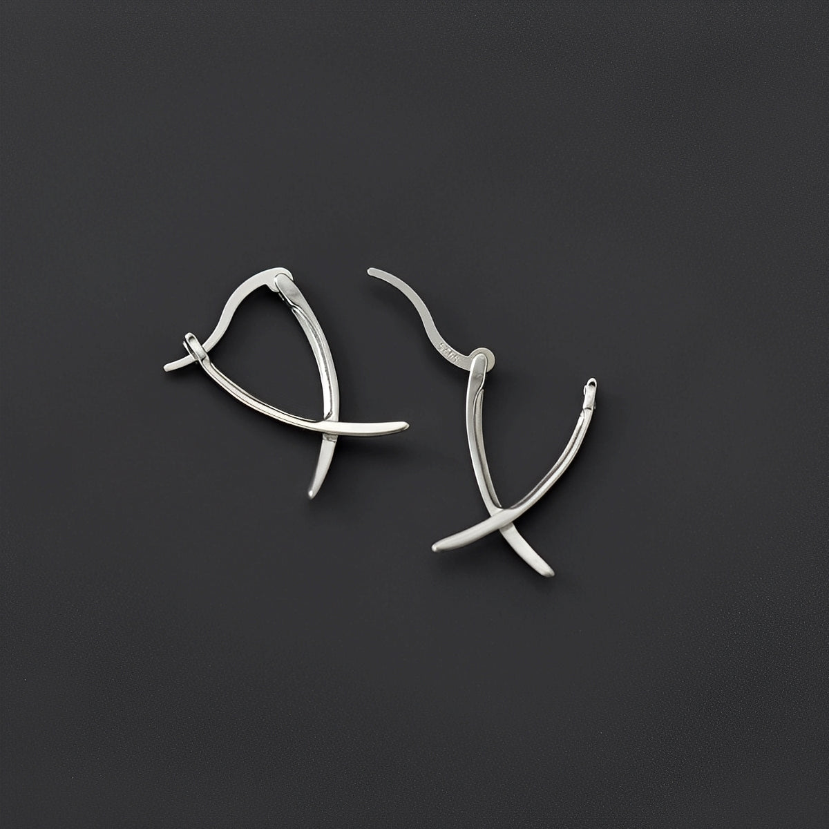 Vanny – Boucles d’Oreilles Croix en Or Élégant