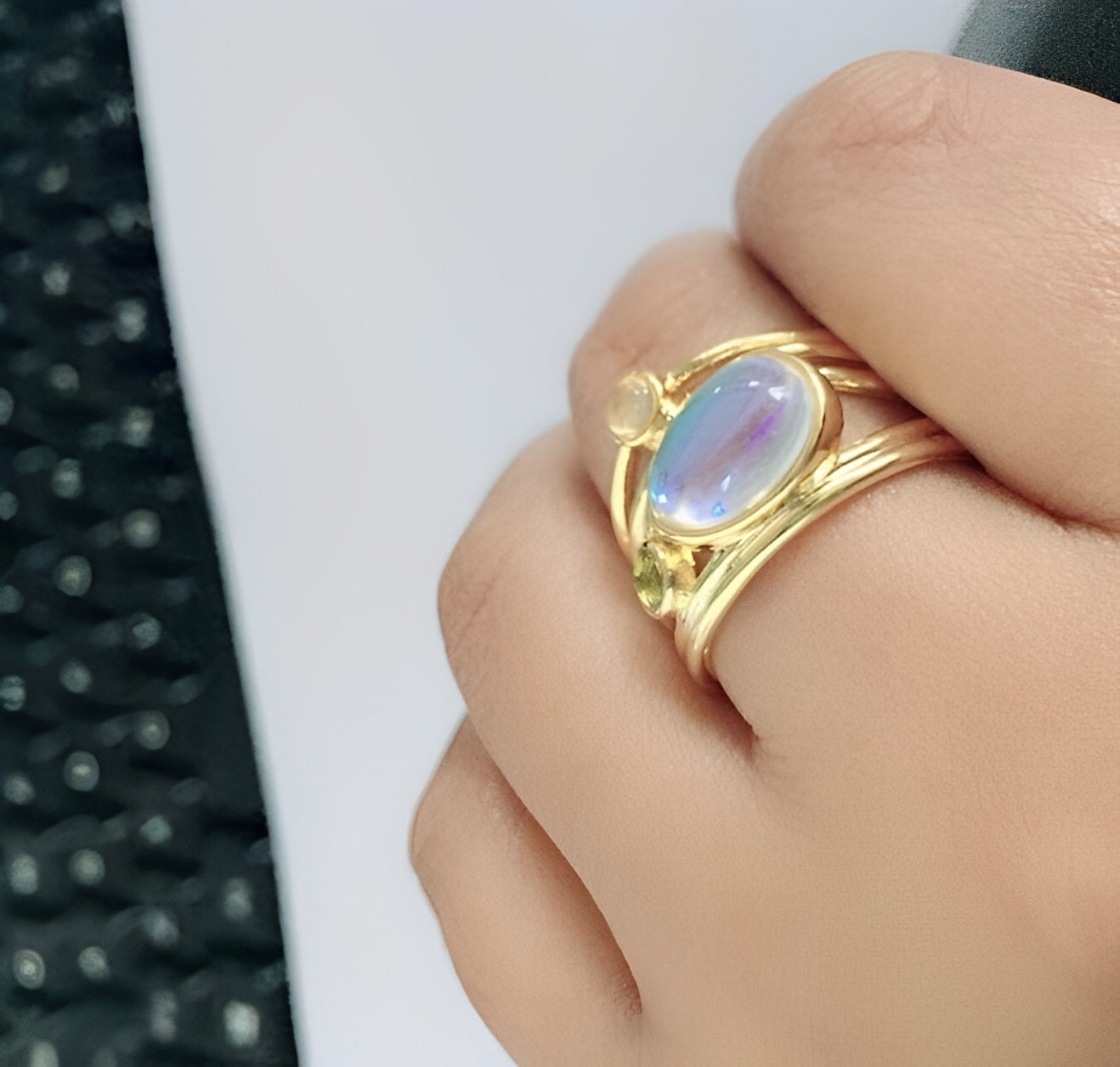 Miranda – Bague Vintage Sertie de Pierre de Lune Bleue