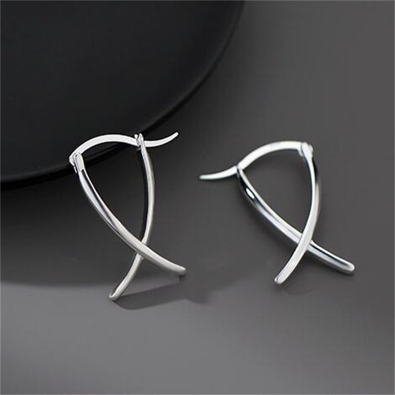 Emilie – Boucles d’Oreilles Lignes Croisées Élégantes
