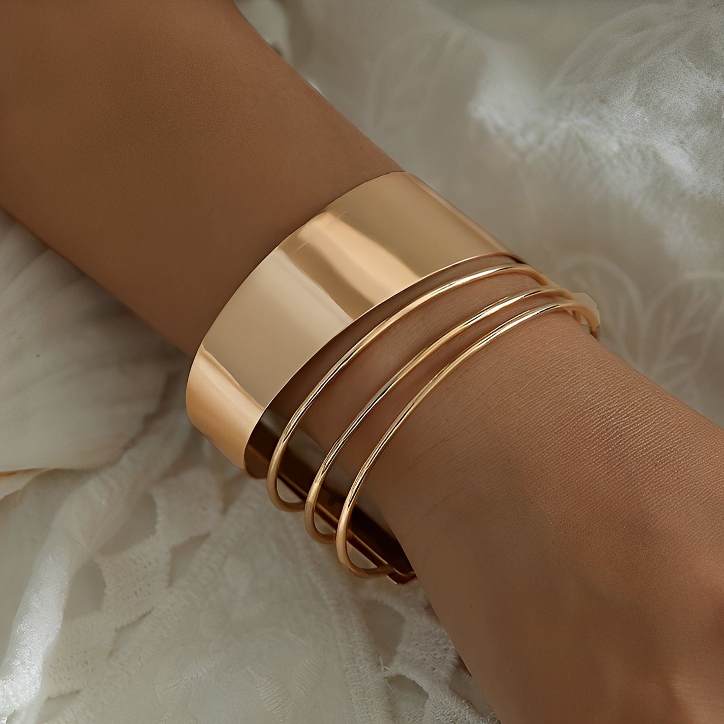 Camille – Bracelet Classique Vintage en Or
