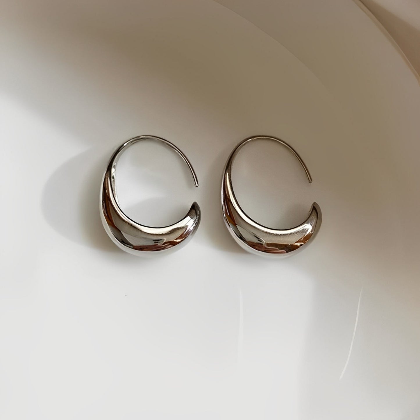 Almera – Boucles d'Oreilles Dorées de Luxe