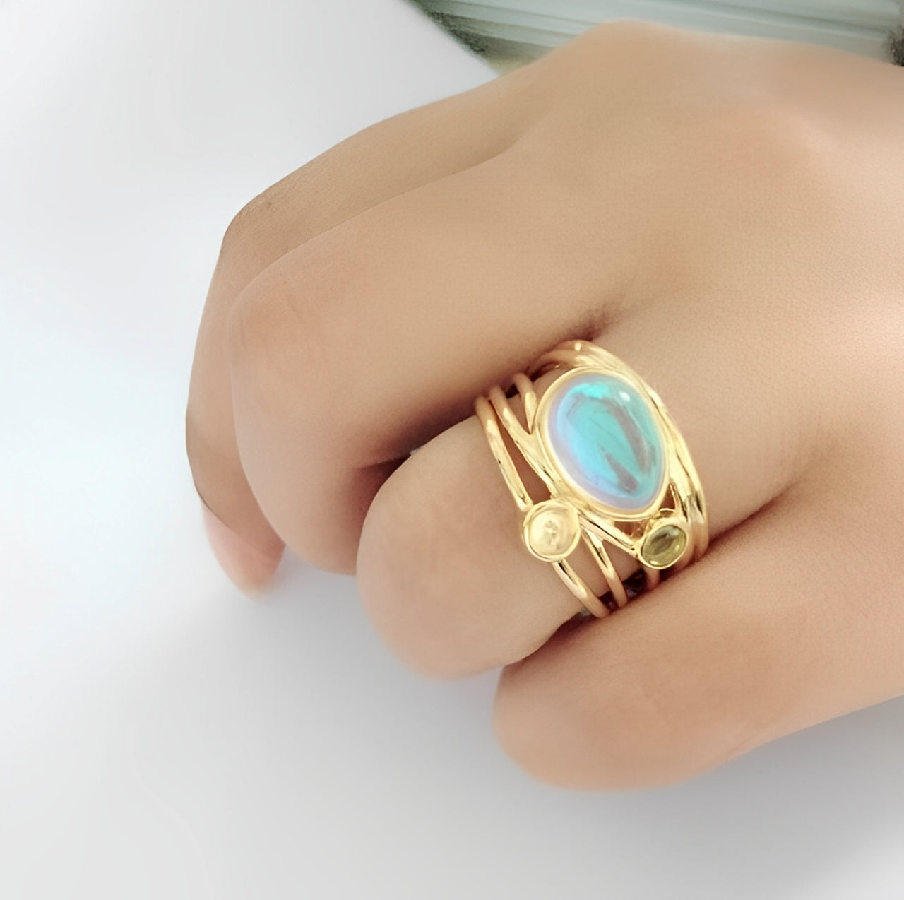 Miranda – Bague Vintage Sertie de Pierre de Lune Bleue