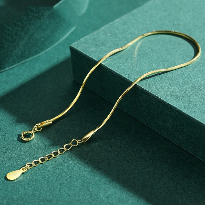 Erina – Bracelet Herringbone Élégant