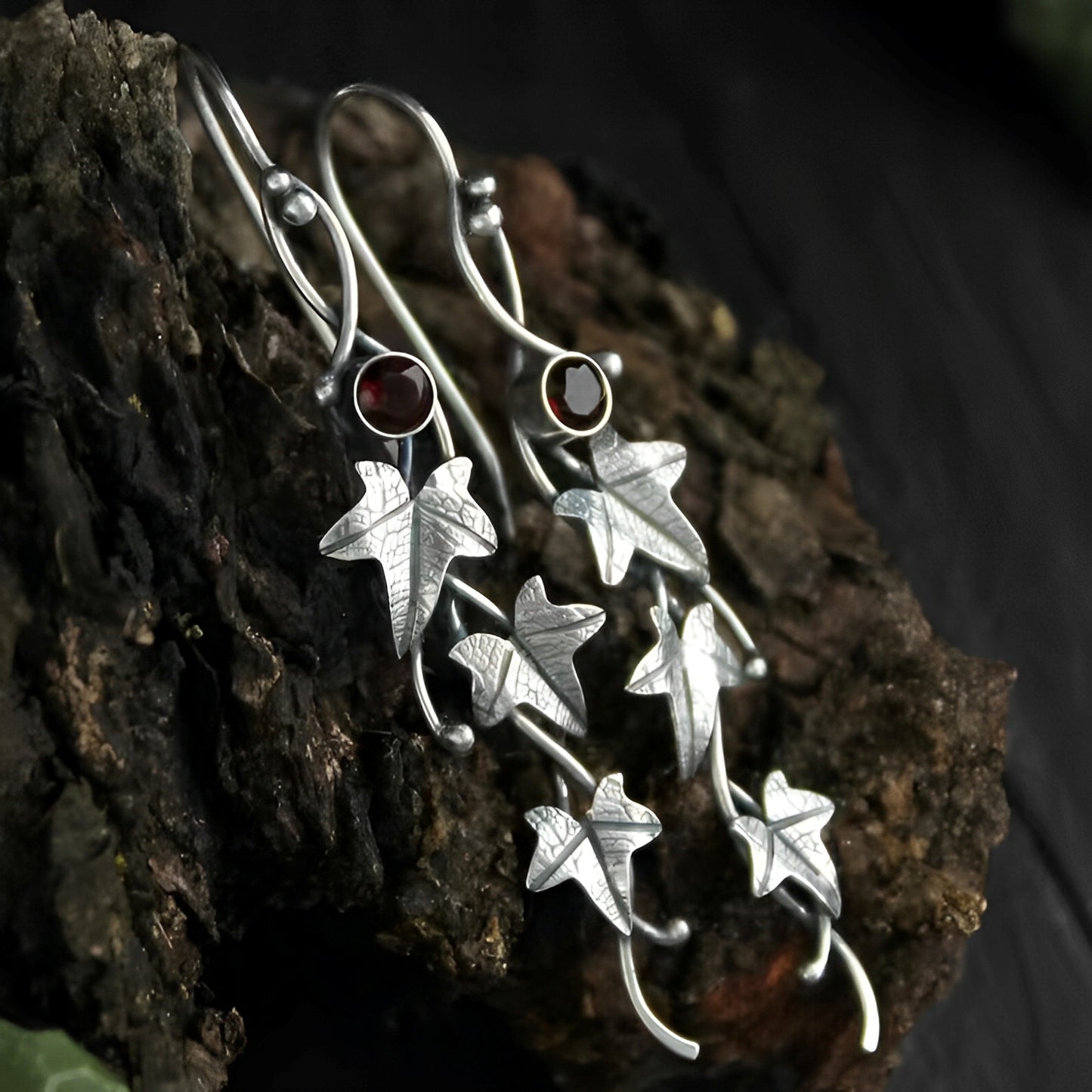 Elvina – Boucles d’Oreilles Feuilles Vintage Élfiques