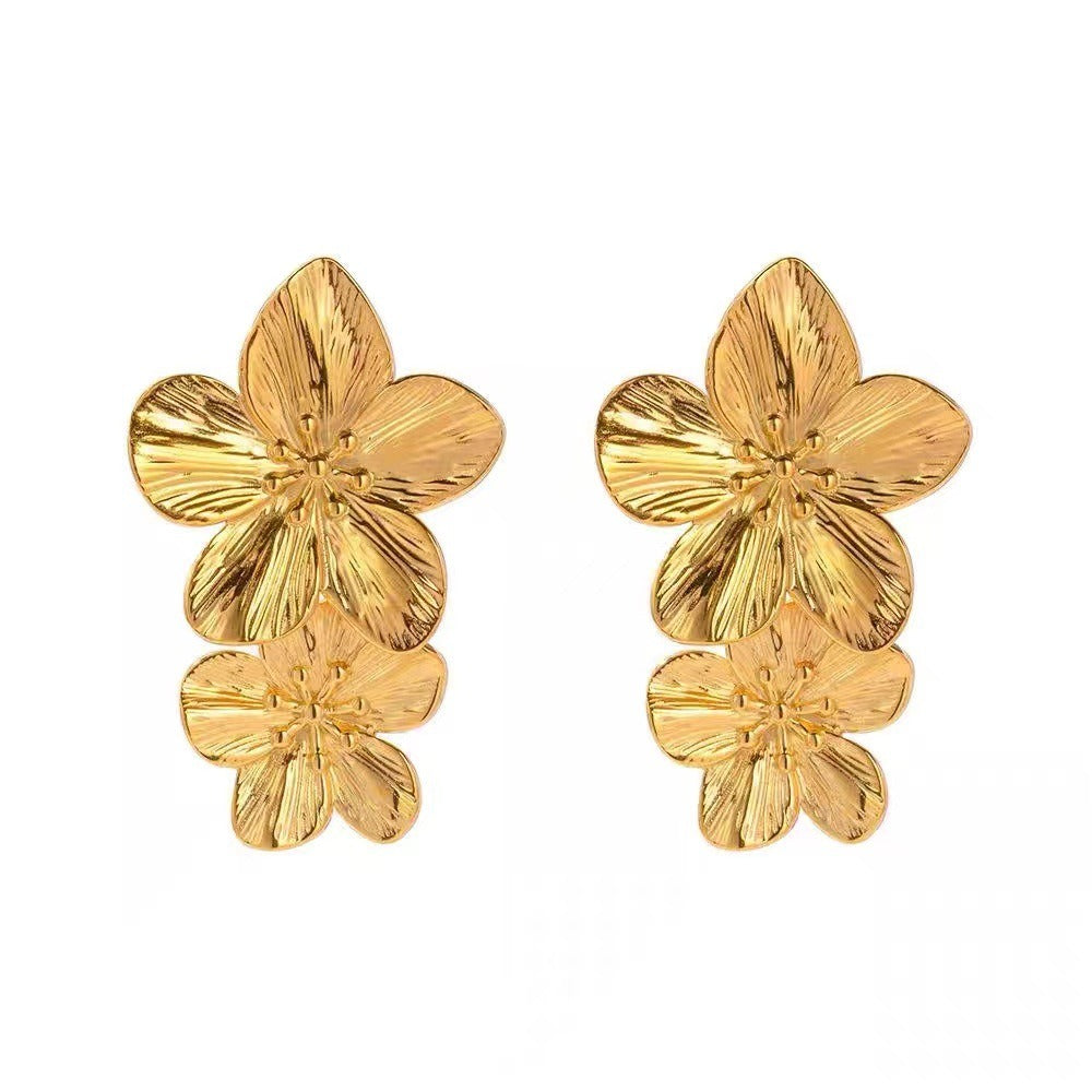 Shannon – Boucles d’Oreilles Dorées Fleur Épanouie