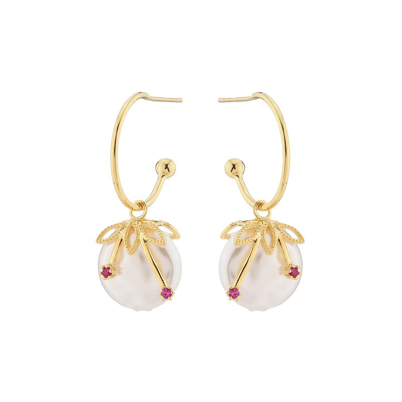 Cléa – Boucles d’Oreilles Vintage Cerise en Or & Perle