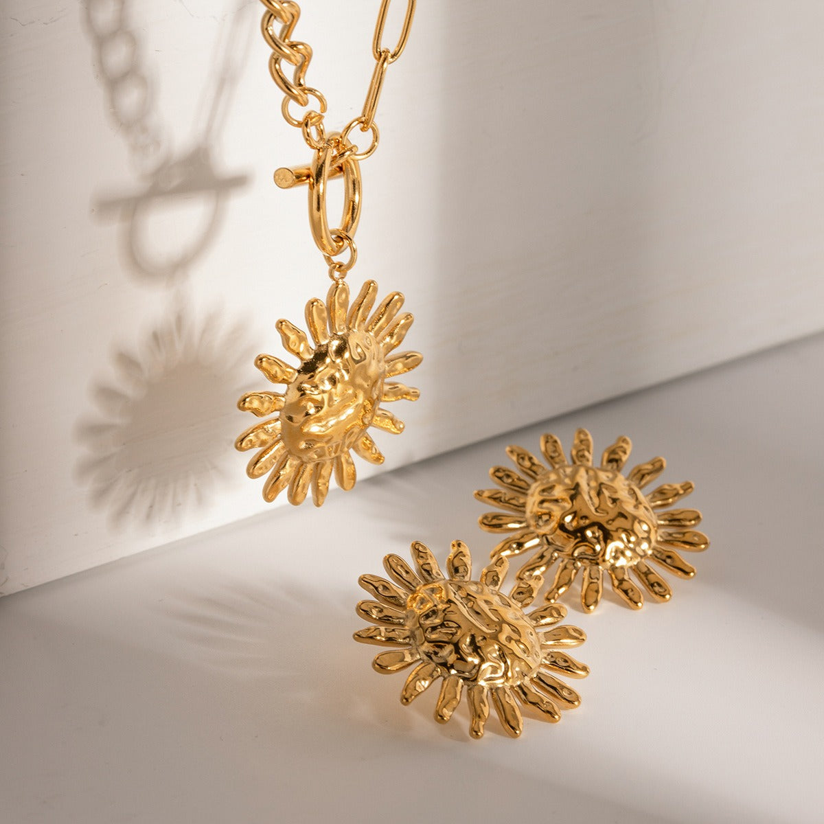 Milly – Collier Statement Doré Fleur de Tournesol
