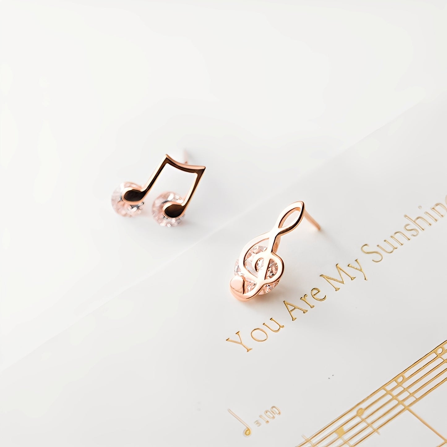 Reina – Boucles d’Oreilles Musicales en Or avec Zirconia