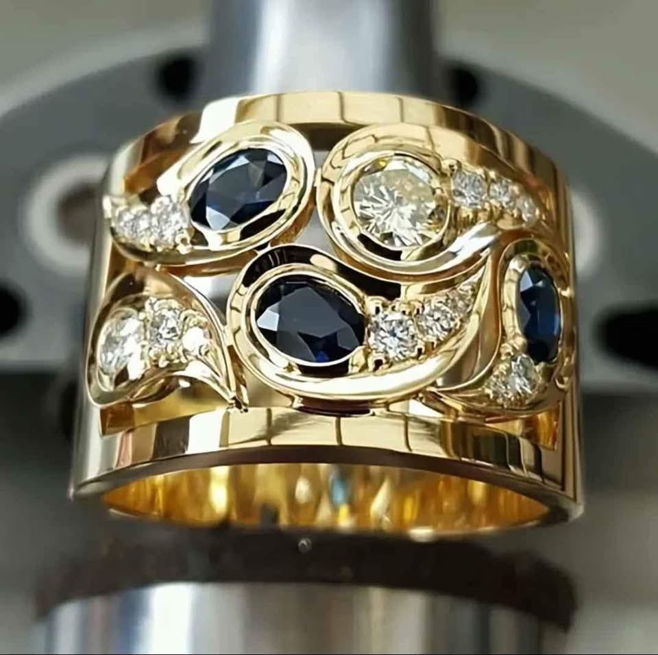 Elina – Bague Vintage Dorée Incrustée de Zircon