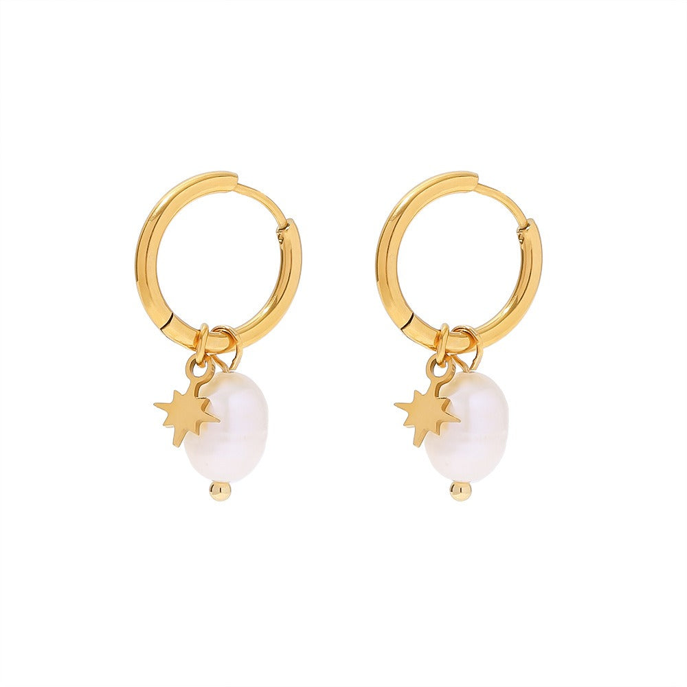 Silke – Boucles d’Oreilles Étoile et Perle d’Eau Douce Dorées