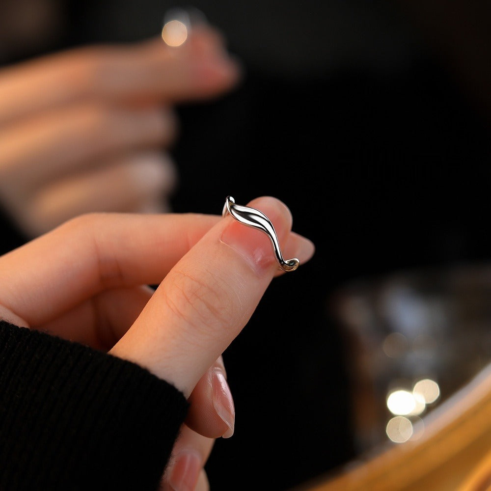 Whitney – Bague Minimaliste Ondulée