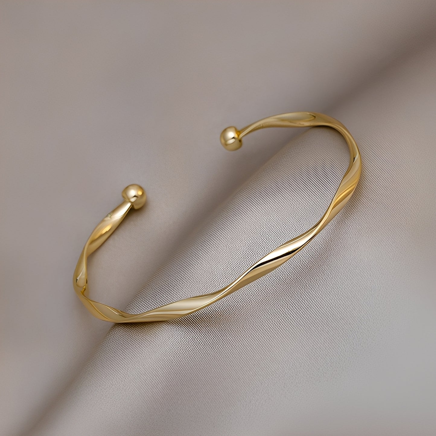 Lara – Bracelet Élégance Dorée