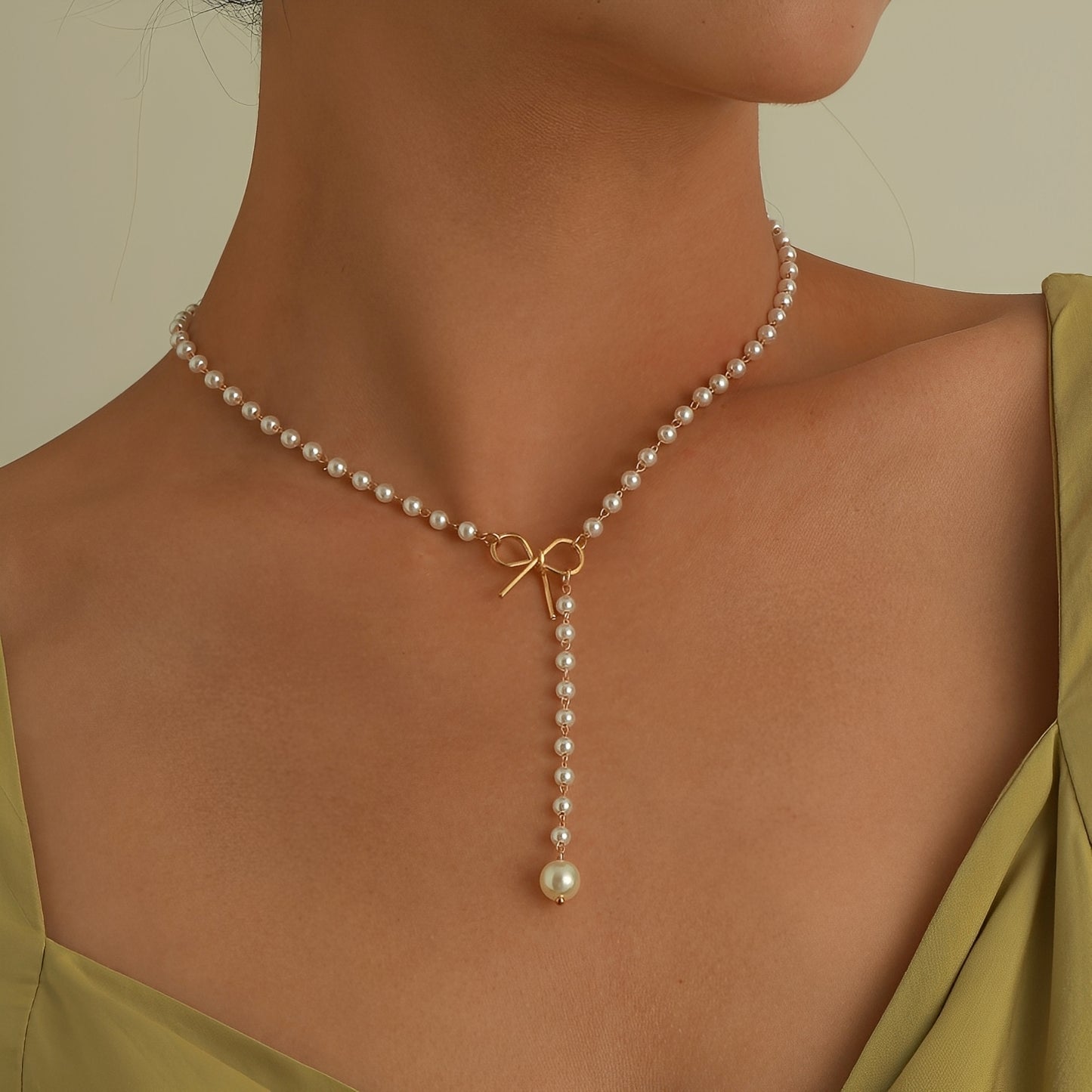 Antoneth – Collier Pendentif Nœud Papillon avec Perle