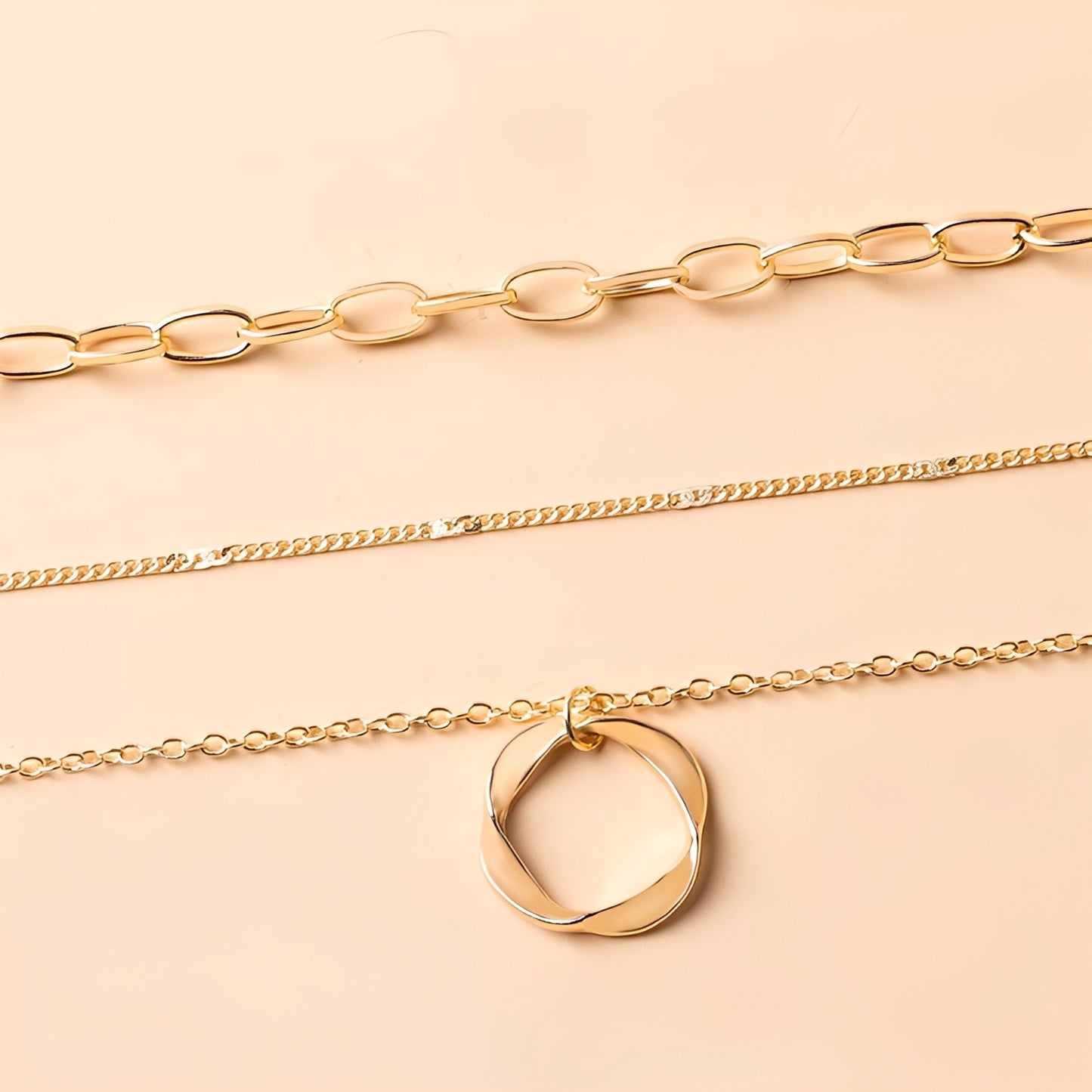 Livia – Collier Doré Vintage Pendentif Élégant