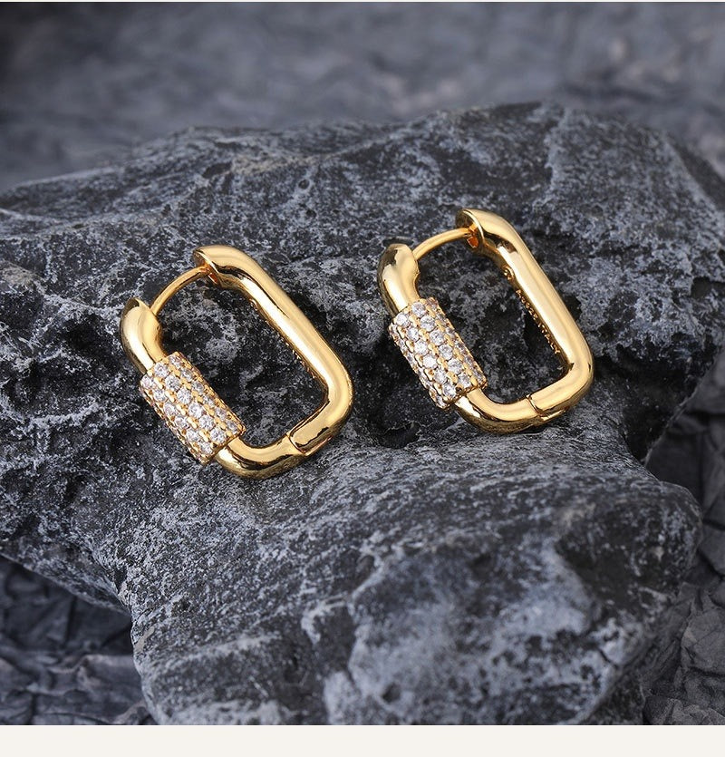 Stacey – Boucles d’Oreilles Carrées Pavées de Zirconium