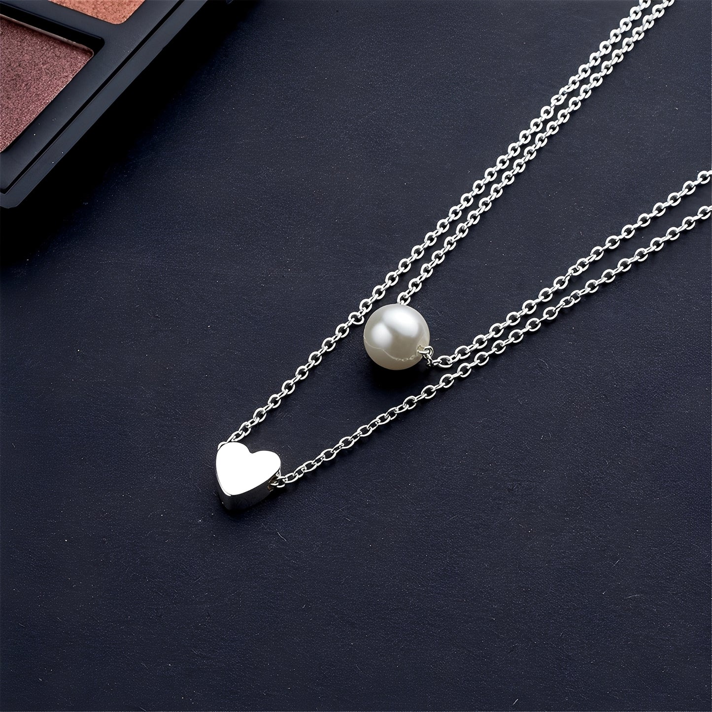 Julia – Collier Élégant Perles & Cœurs