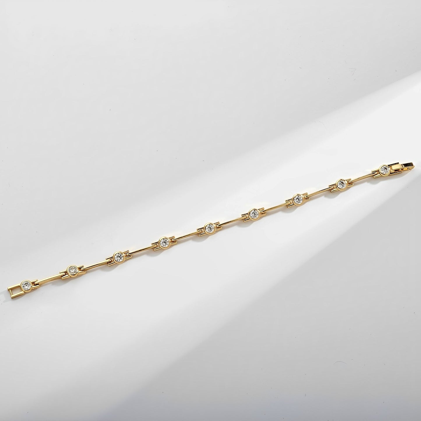 Lucía – Bracelet Élégant en Or avec Cubic Zirconia