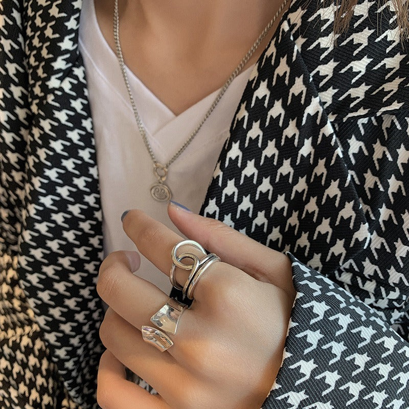 Dahlia – Bague Tressée Rétro Élégante