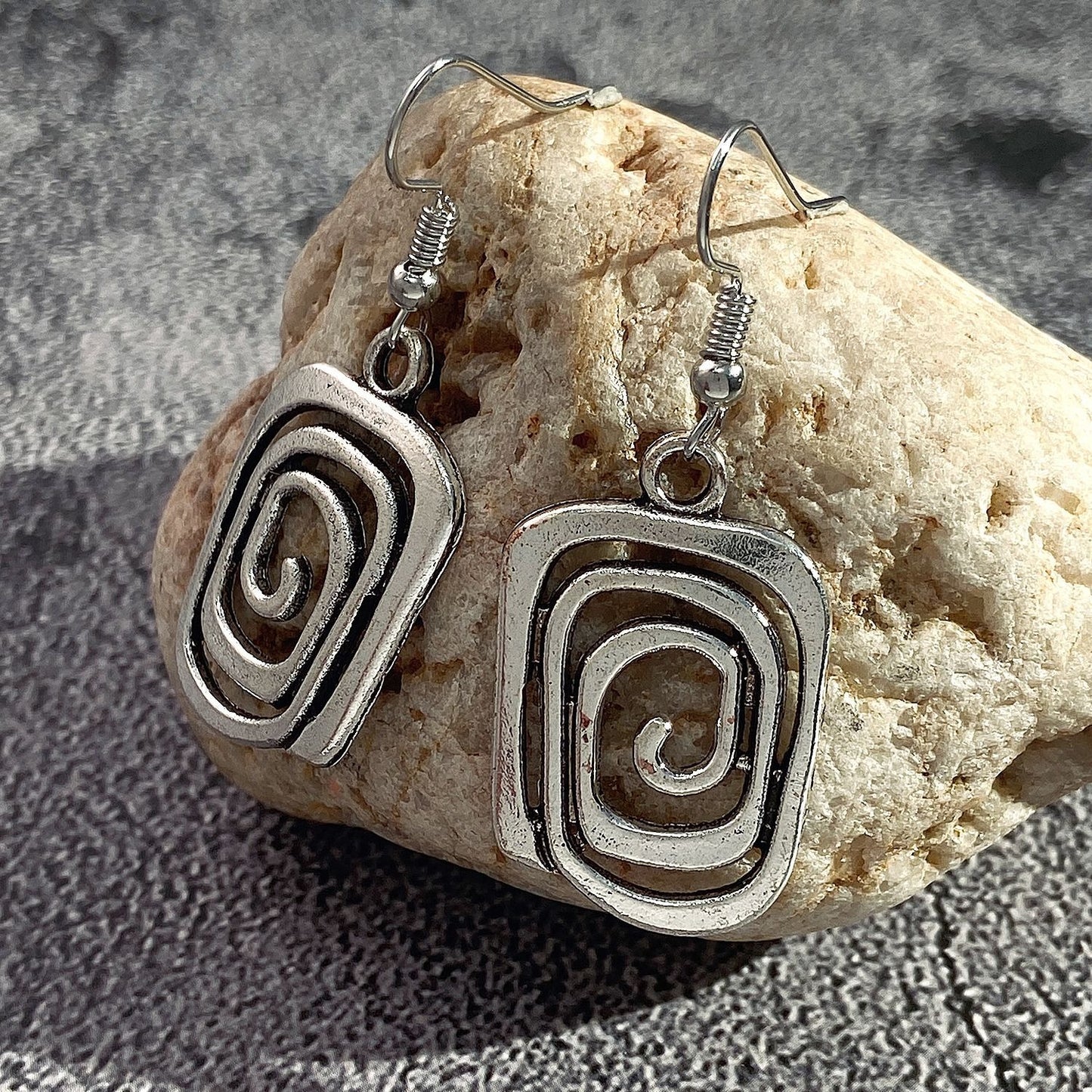 Eva – Boucles Spirales Rétro en Argent