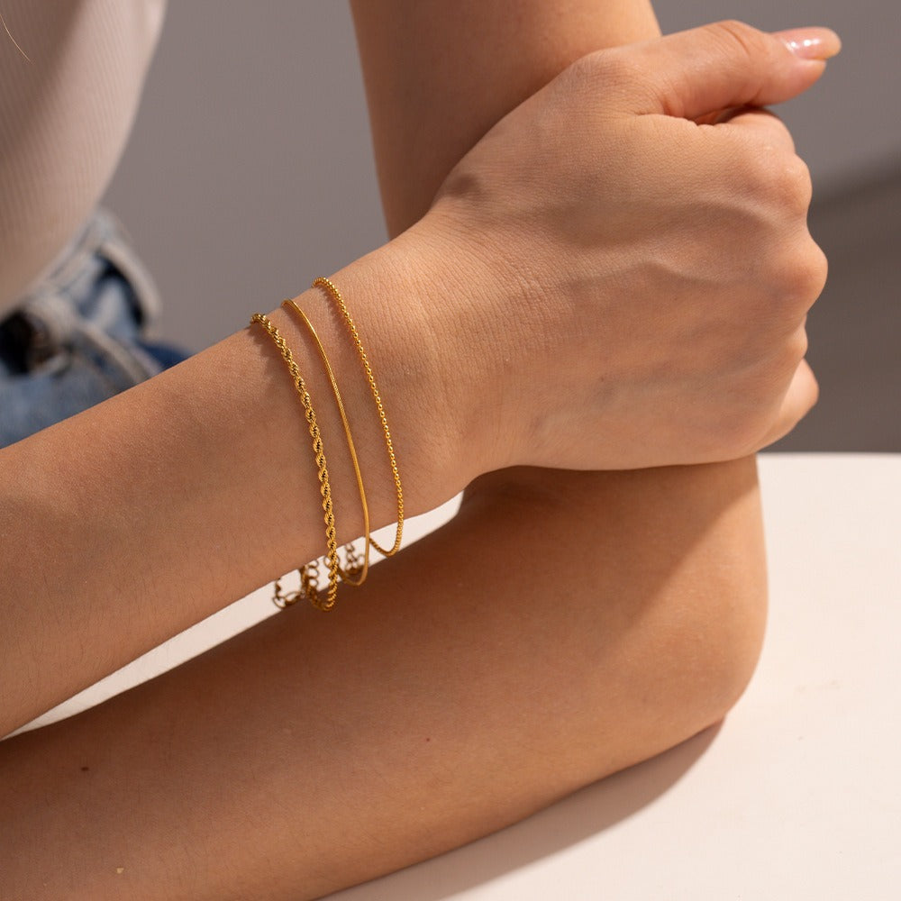 Bailey – Trio de Bracelets Fins Dorés Empilables pour Femme