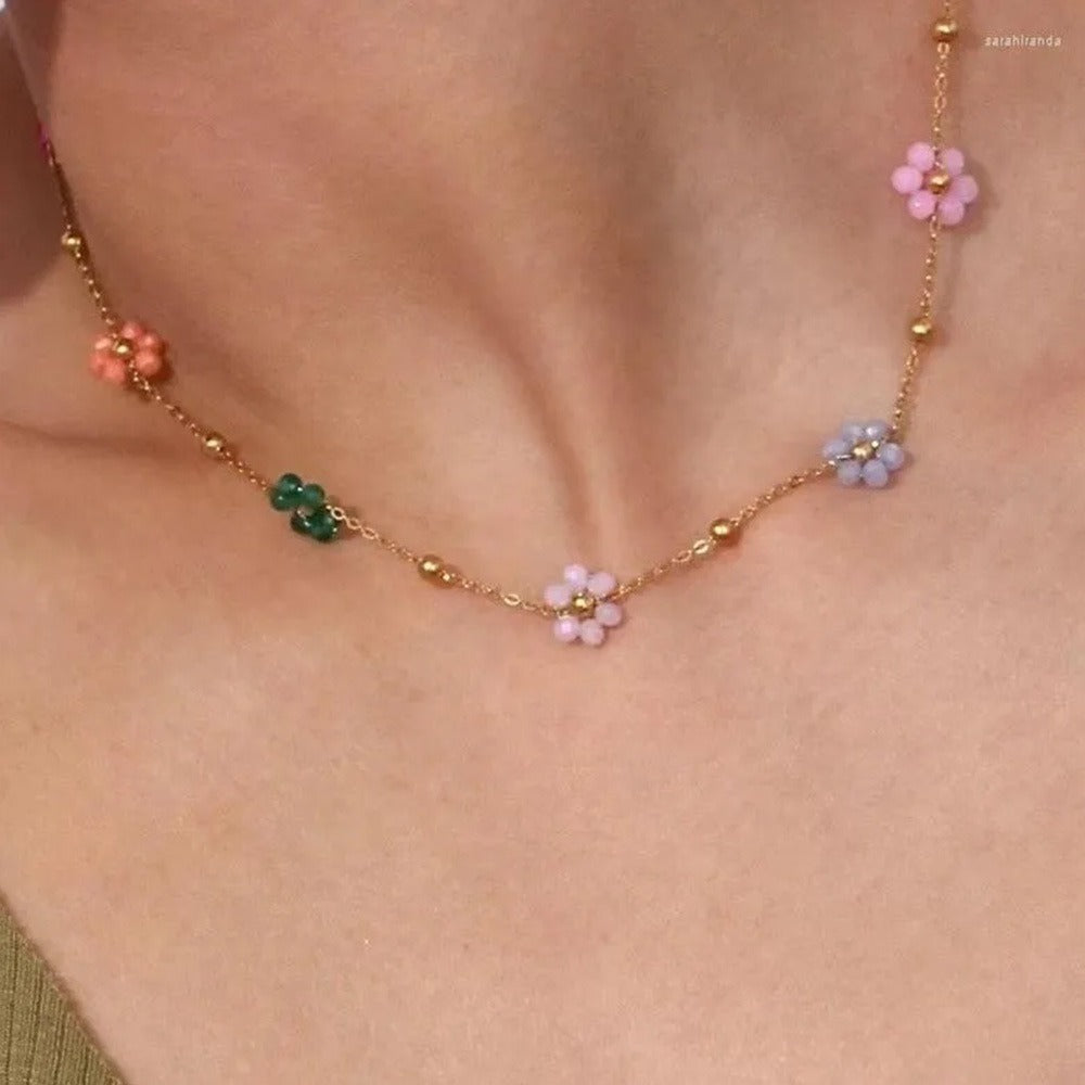Karylle – Collier Doré à Petites Fleurs Colorées