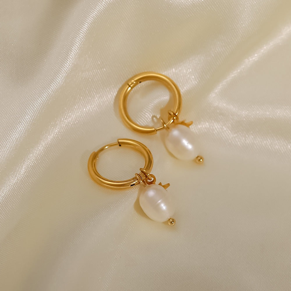 Silke – Boucles d’Oreilles Étoile et Perle d’Eau Douce Dorées